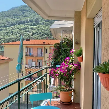 Biker's Blue Cove Daire Finale Ligure